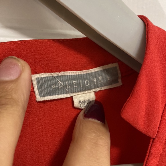 Red Sheer Tank w/ Pocket detail - Picture 4 of 4